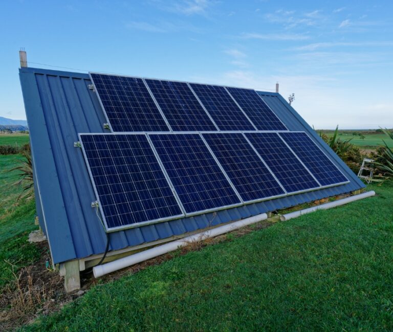 Techclustron - Blog - 5 Reasons to Switch to Solar Power in 2025
